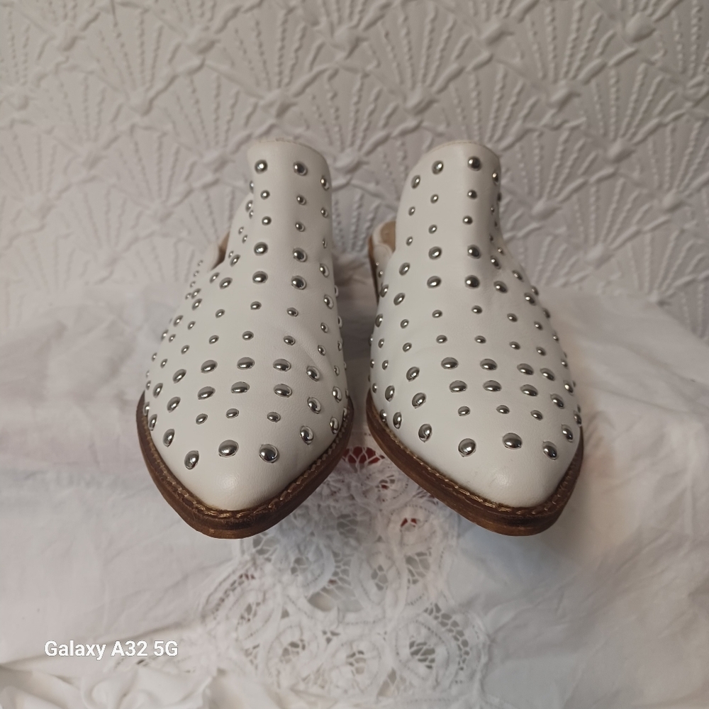 ARIDER GIRL Size 7.5 Studded White Mules - Picture 8 of 13